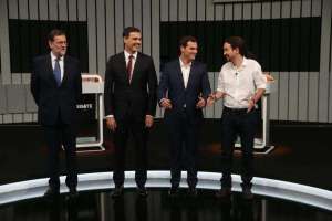 По време на телевизионния предизборен дебат Мариано Рахой, Педро Санчес, Алберт Ривера и Пабло Иглесиас се усмихваха един на друг, но никой не отстъпи от принципните си позиции.