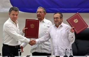 Президентът на Колумбия Мануел Сантос и представителят на ФАРК Родриго Лондоньо–„Тимошенко”, подписаха в компанията на кубинския лидер Раул Кастро предварителното споразумение за спиране на огъня още на 23 юни в Хавана