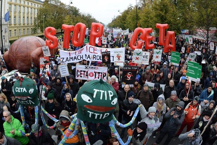 Хиляди поляци протестираха във Варшава срещу CETA и TTIP