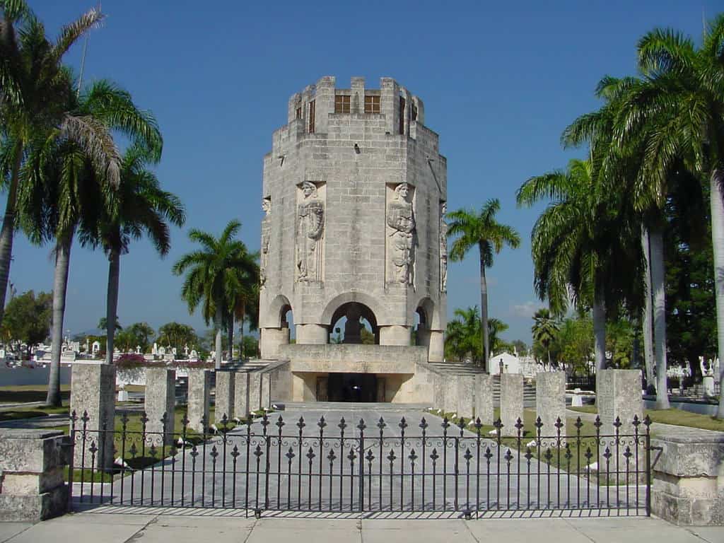 Мавзолеят на Хосе Марти на гробището "Санта Ифихения" в Сантяго де Куба