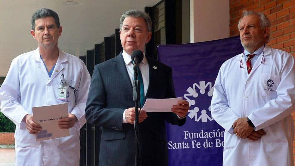 Мануел Сантос оповестява спешното си отпътуване за изследвания в САЩ на излизане от клиниката в Богота