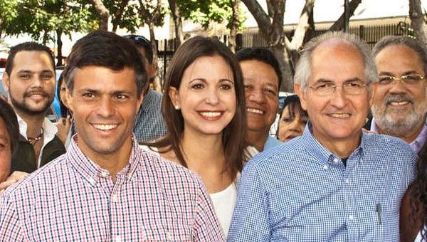 Венесуелските "умни и красиви"–на преден план отляво надясно са Леополдо Лопес Мендоса, Мария Корина Мачадо и Антонио Ледесма. Снимка: TeleSur