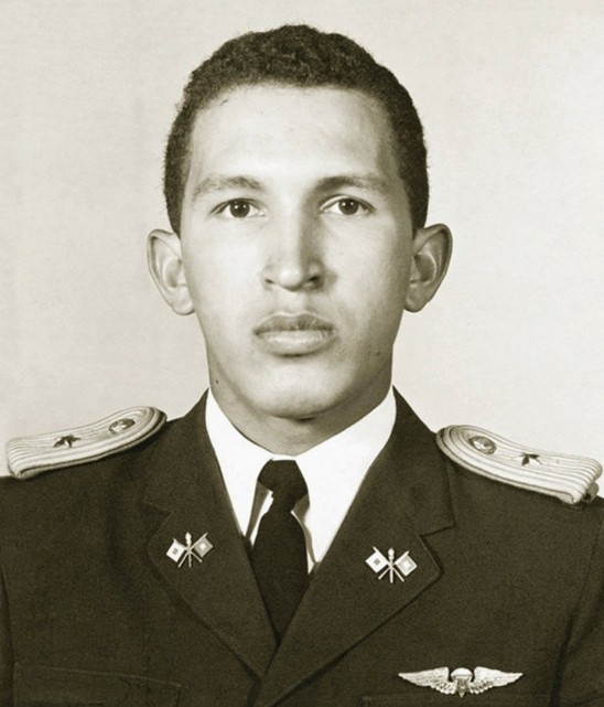Уго Чавес като млад офицер. Снимка: 4 F