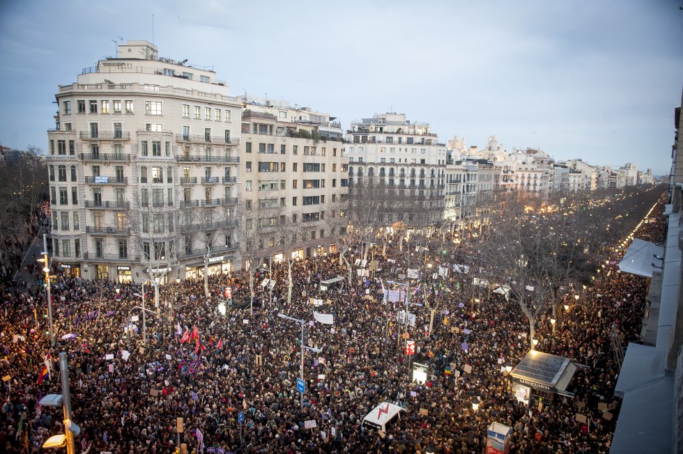 В Барселона в осмомартенския протест участваха около 600 000 души. Снимка: El Pais
