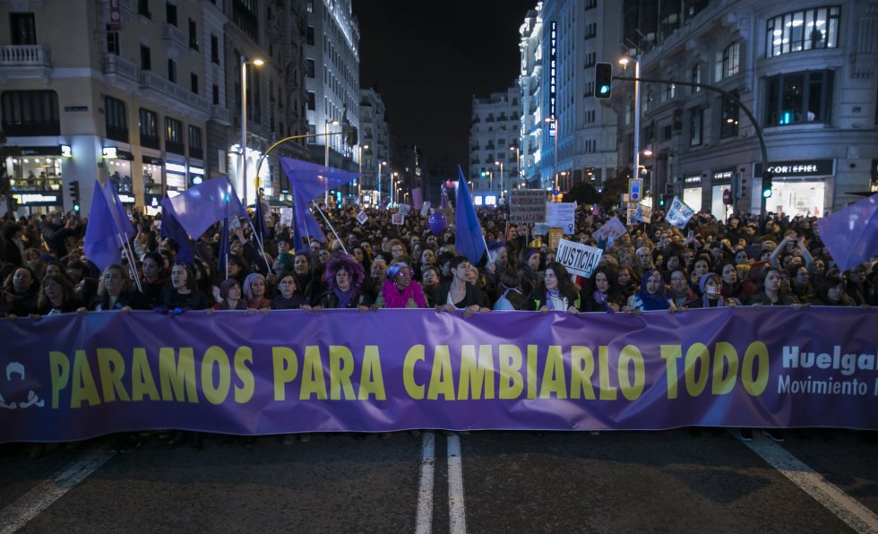 "Стачкуваме, за да променим всичко" бе един от най-популярните лозунги в протеста на испанките. Снимка: El Pais