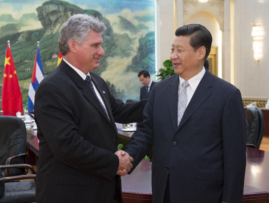 Още като вицепрезидент Мигел Диас-Канел натрупва доста международен опит. Тук той е с китайския президент Си Дзинпин. Китай е важен партньор на Куба политически, икономически и търговски партньор на Куба. Снимка: China CPC