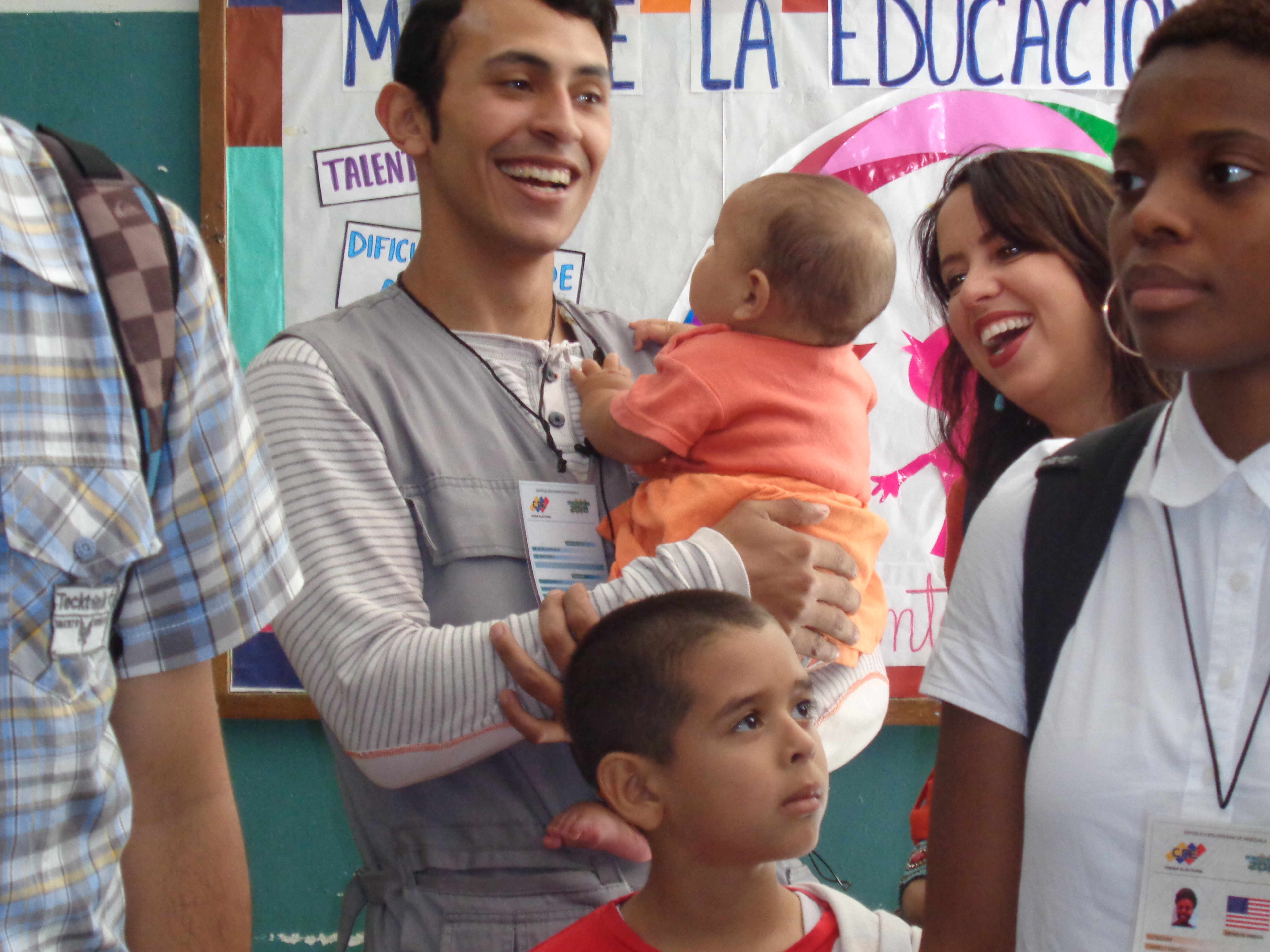 Усмивки от бъдещето на Венесуела. Снимка: Къдринка Къдринова