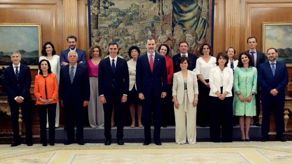 Испанският крал Фелипе Шести прие целия състав на новото правителство начело с премиера Педро Санчес. Снимка: El Pais
