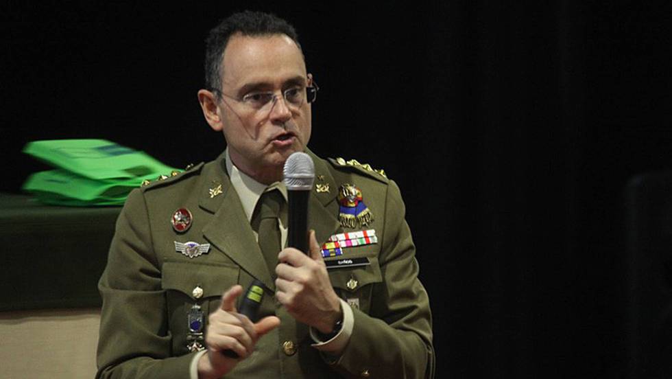 Приказливият на руски теми полковник Педро Баньос не бе харесан за шеф на Националната сигурност на Испания. Снимка: El Pais