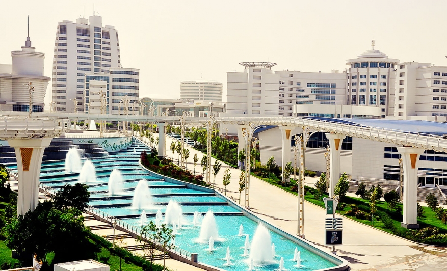 Изглед от центъра на Ашхабад, столицата на Туркменистан. Снимка: orient.tm