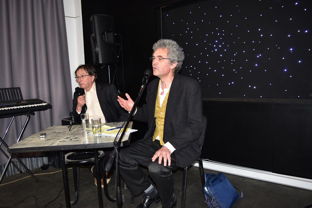 Кристоф Льоклер (на преден план) и Георги Готев по време на дискусията за свободата на словото в СБЖ. Снимка: Мари Къналян