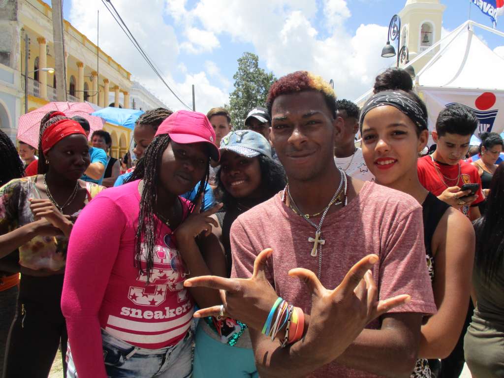 Кубинците сипят усмивки и обич около себе си. Снимка: Къдринка Къдринова