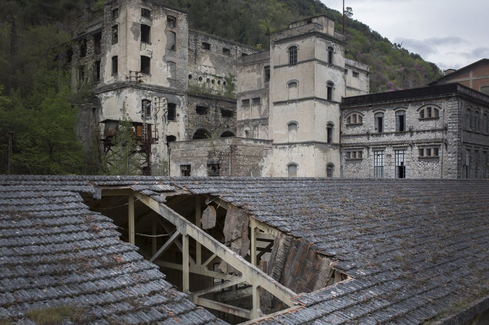 Старата фабрика в Папиньо е в руини. Снимка: El Pais