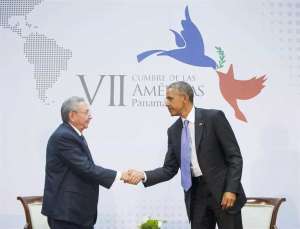 Ръкостискането между Раул Кастро и Барак Обама на Междуамериканската среща в Панама бе поредното стъпало в диалога между Куба и САЩ