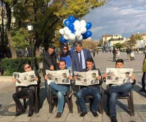 Една четвърт от избирателите на Трайчо Трайков срещат затруднение с правилното държане на вестник