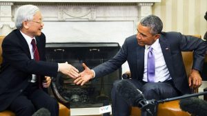 Генералният секретар на Виетнамската комунистическа партия Нген Фу Чонг бе сърдечно приветстван от Барак Обама в Белия дом през 2015 г.
