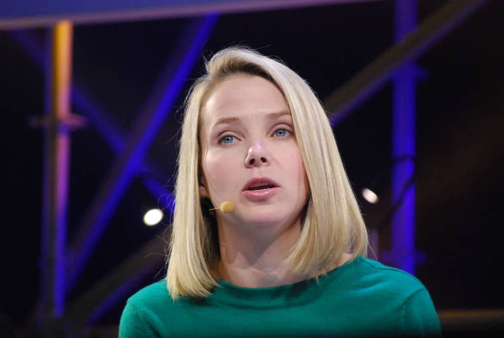 Главният изпълнителен директор на Yahoo Мариса Майер се е съгласила да сътрудничи с шпионската агенция без да уведоми собствения си екип.