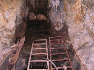 Вече повече от денонощие миньори отказват да напуснат рудник "Бабино" в знак на протест. Снимка: Wikimedia Commons