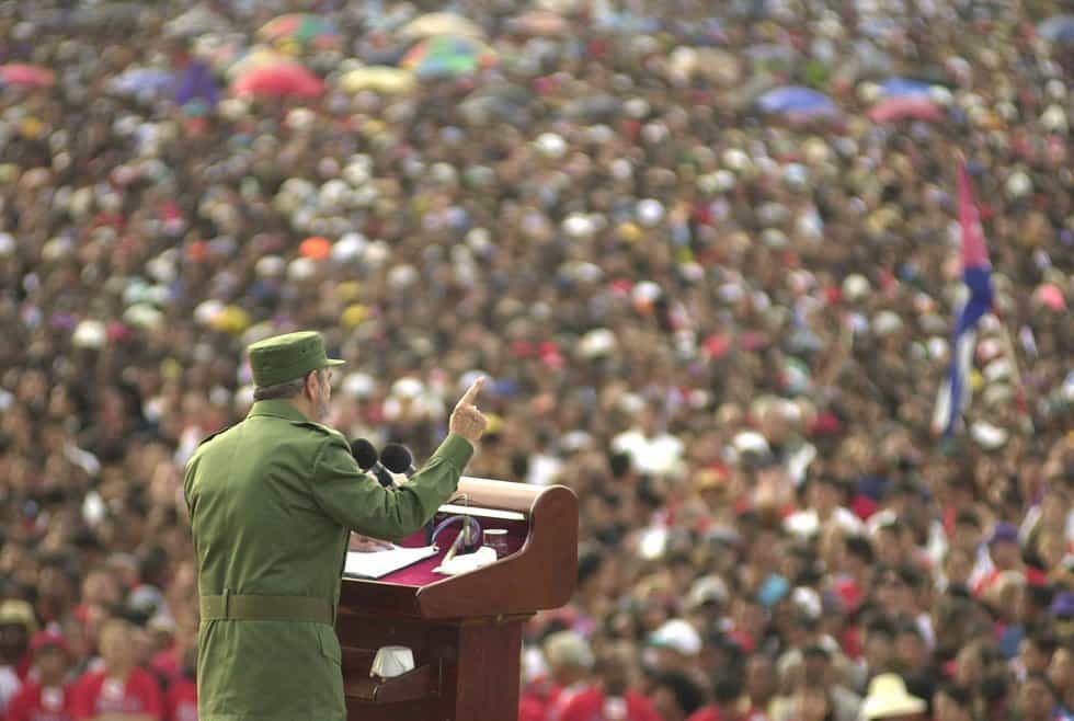 Реч на Фидел на площад "Антонио Масео" в Сантяго де Куба през 2002 г.