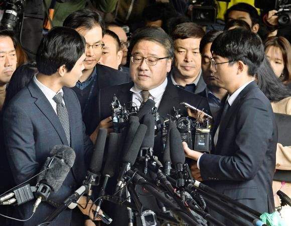 Вторият арестуван по скандала е подалият оставка като секретар на президентката по координационната политика Ан Чен Бом