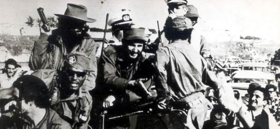 Колоната на свободата на партизаните начело с Фидел през 1959 г. е приветствана по целия път от Сантяго де Куба до Хавана