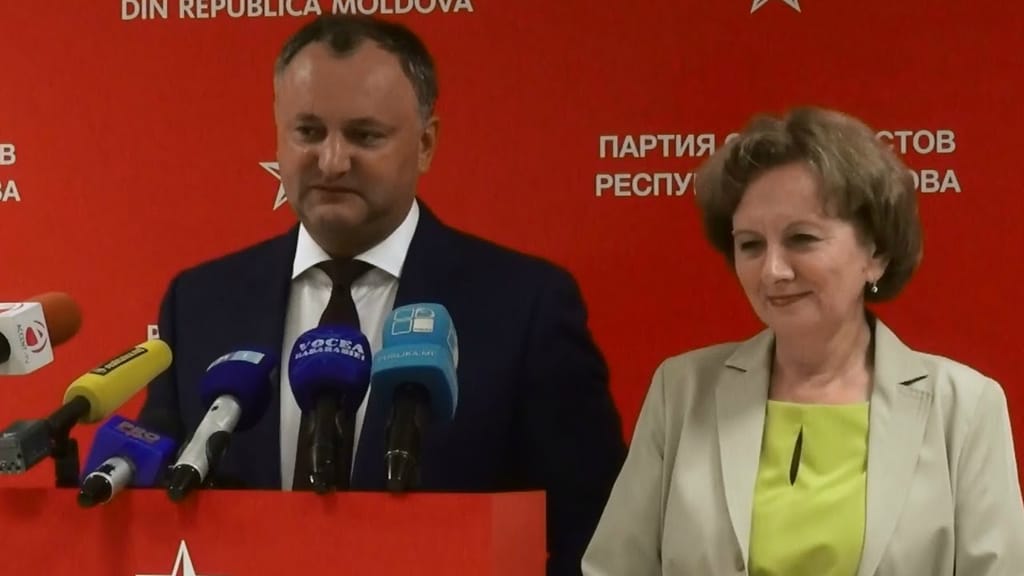 Oamenii puternici din PSRM Igor Dodon și Zinaida Greceanîi (sursă: Accent TV 2015)