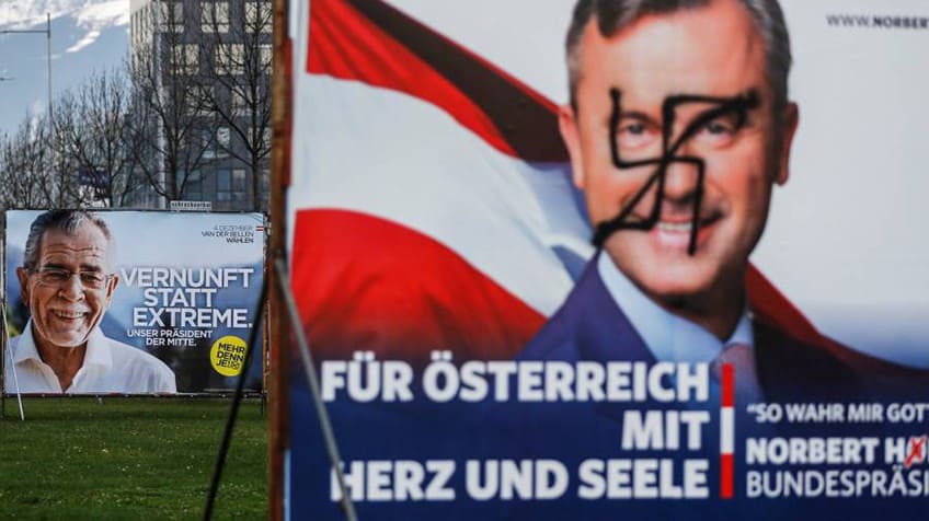 Австрийски предизборни плакати–лицето на Норберт Хофер е задраскано с пречупен кръст, а на заден план се усмихва Александер ван дер Белен