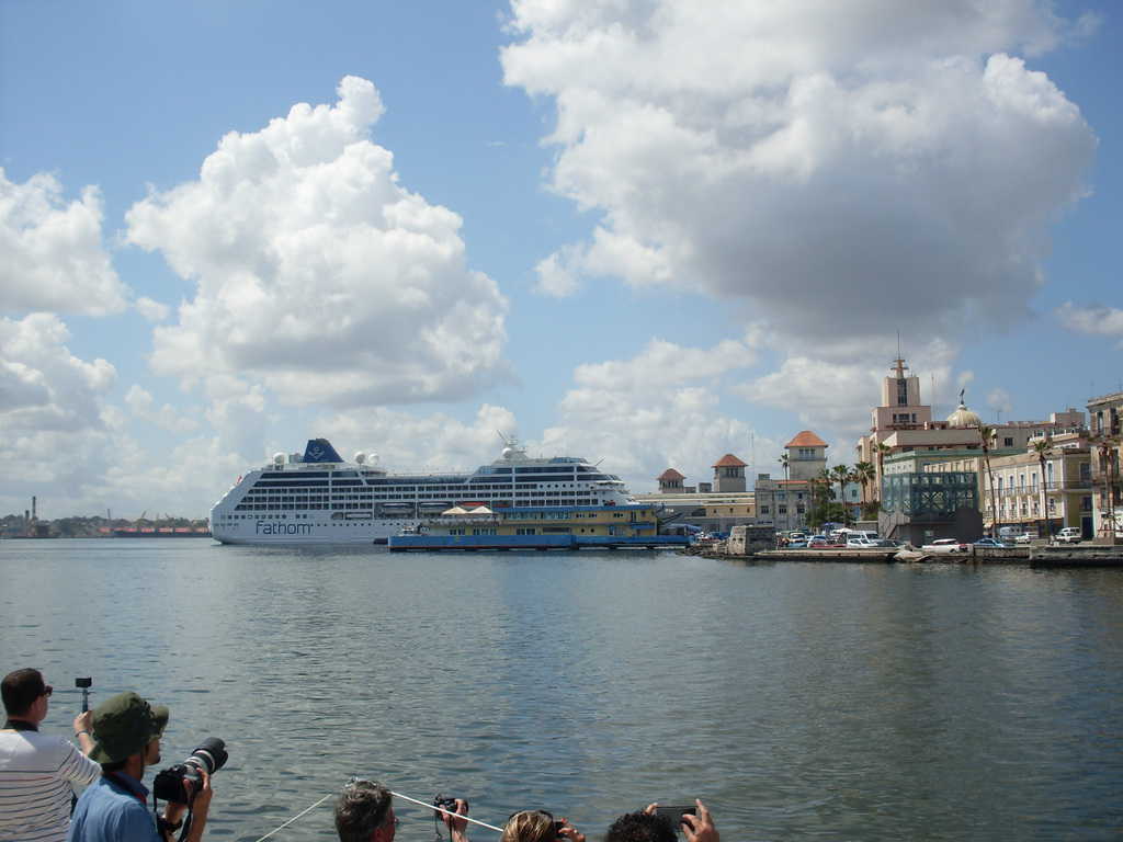 Първият за над 50 г. американски круизен лайнер влезе в пристанището на Хавана през май 2016-та