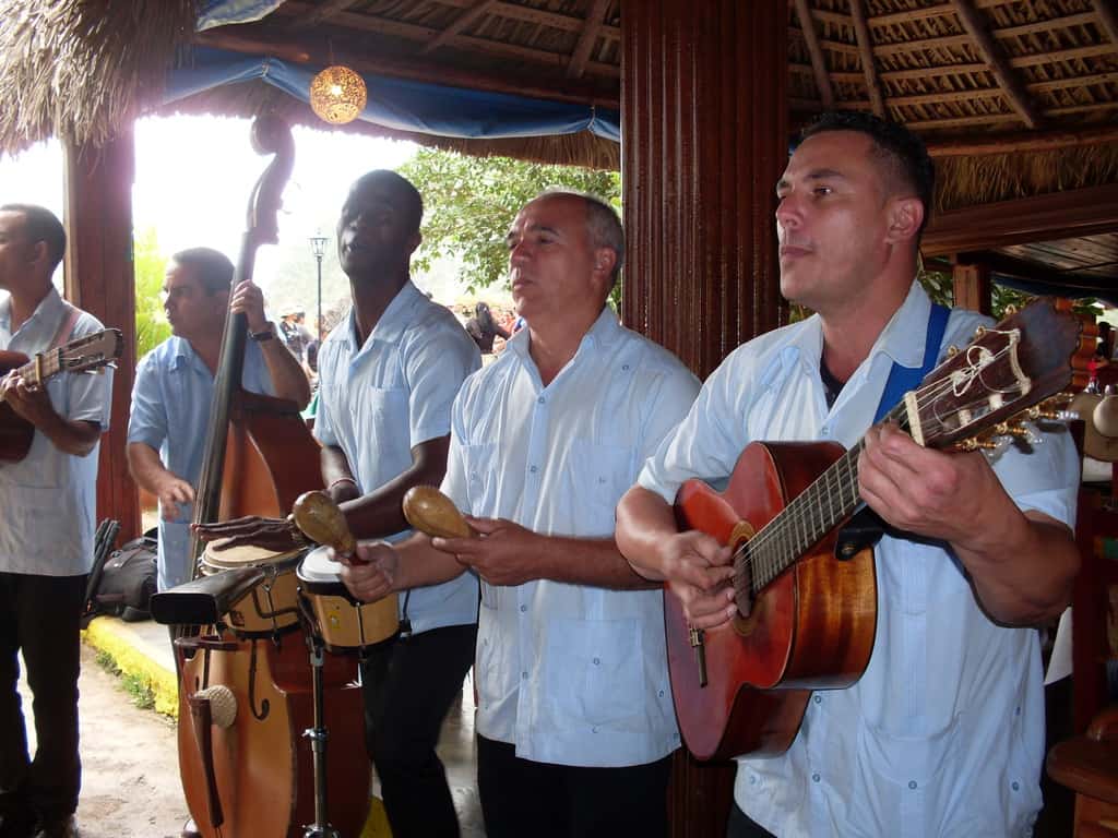 Няма кубински ресторант без певци и музиканти