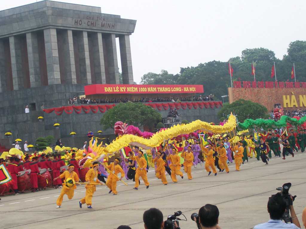 Много зрелищни бяха тържествата пред мавзолея на Хо Ши Мин през октомври 2010-та–в чест на 1000-годишнината на Ханой