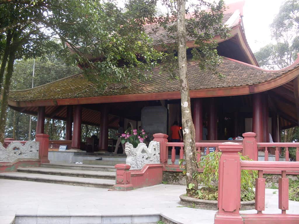 Храм в чест на Хо Ши Мин в планината планина Ба Ви