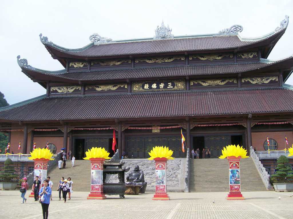 Храмовият комплекс Бай Дин бе домакин през 2014-та на световната будистка среща в чест на свещения ден Весак
