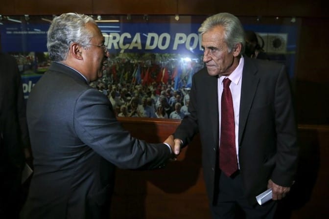 Антонио Коща (в гръб) и Жеронимо де Соуза. Снимка: sabado.pt