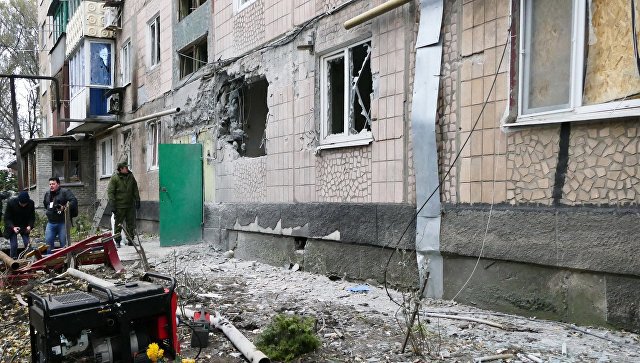 Пострадала от боевете жилищна сграда в Донецк. Снимка: www.newcoldwar.org