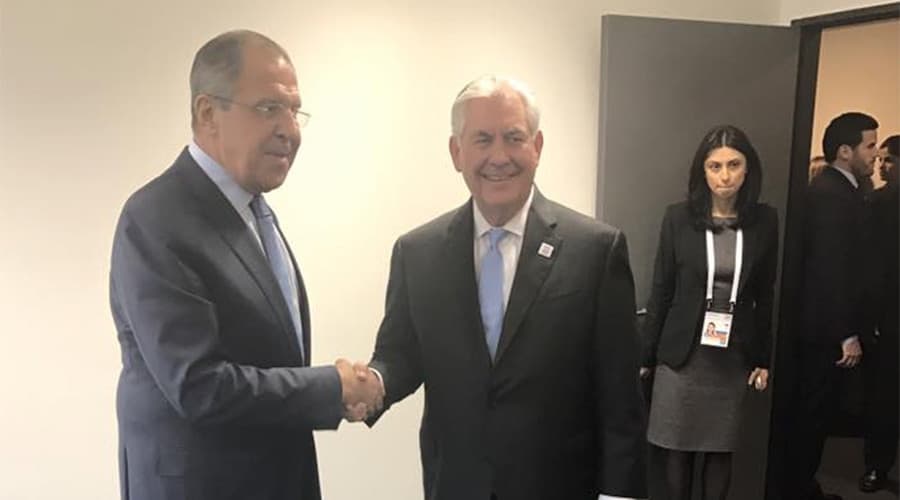 Първата среща на Рекс Тилерсън вече в качеството му на държавен секретар на САЩ с руския външен министър Сергей Лавров. Снимка: RT