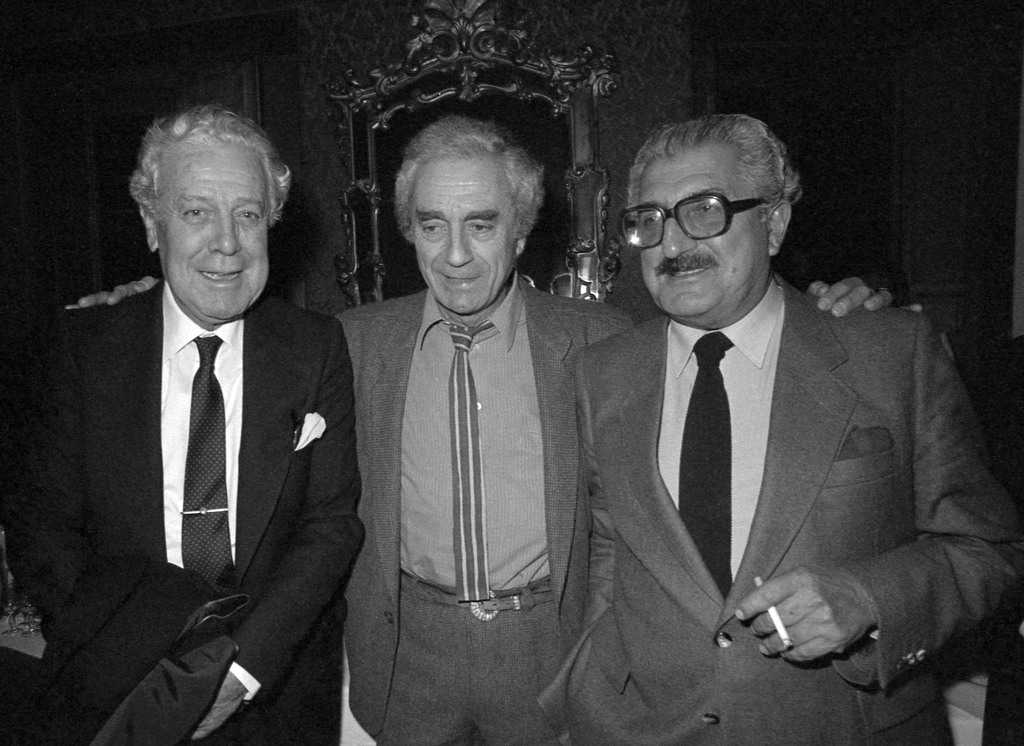 Луис Гарсия Берланга (вляво), Микеланджело Антониони (в средата) и Хуан Антонио Бардем през 1983 г. Снимка: lacriticanyc.com