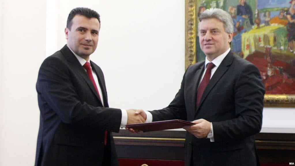 Държавният гвана Георге Иванов все пак отказа да връчи (вдясно) мандат на Зоран Заев. Снимка: rferl.org