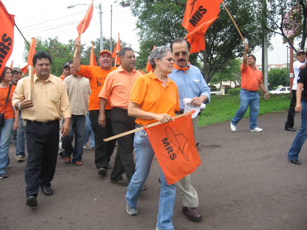 Дора Мария Тейес и Уго Торес (двамата на предна линия) днес са начело на демонстрации срещу Даниел Ортега, защото смятат, че е изневерил на сандинисткия идеал. Снимка: Flickr