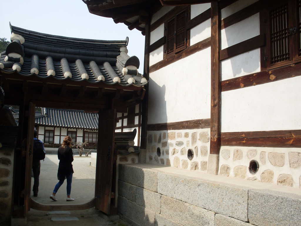 Кът от Сеонгйоджанг, в който лесно се усеща близост с нашенската възрожденска архитектура. Снимка: Къдринка Къдринова