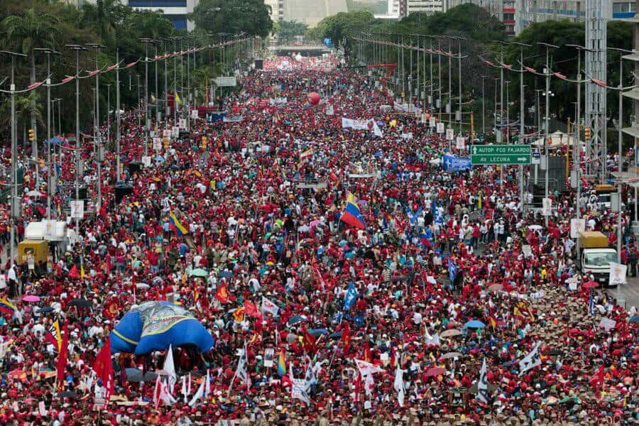 Центърът на Каракас преля от "червеното море" на чавистите. Снимка: resumenlatinoamericano