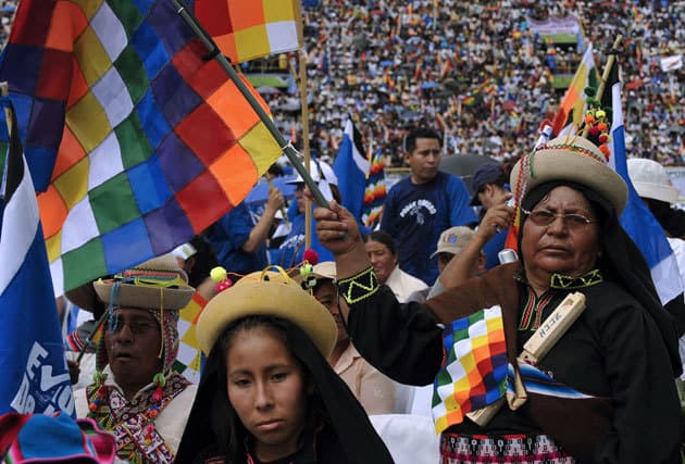 Типичните за Латинска Америка индиански движения, които едновременно са и правозащитни, и екологичн, а са успели да намерят и свое присъствие в редица правителствени политики.