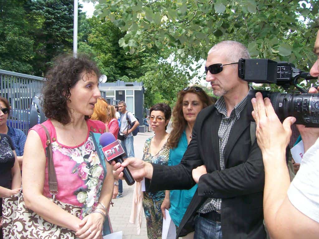 Даниела Константинова дава интервю по време на първия протест на 13 юни. Снимка: Къдринка Къдринова