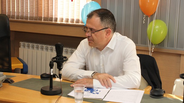 Александър Велев по време на радиодискусия за съдбата на "Радио България". Снимка: БНР