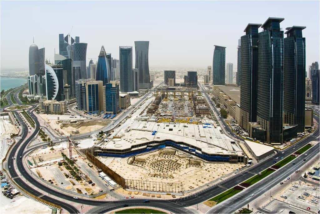 Транспортната блокада поставя под риск подготовката за световното първенство по футбол в Катар през 2022 г. Снимка: Столицата на Катар Доха. Източник: Wikimedia Commons