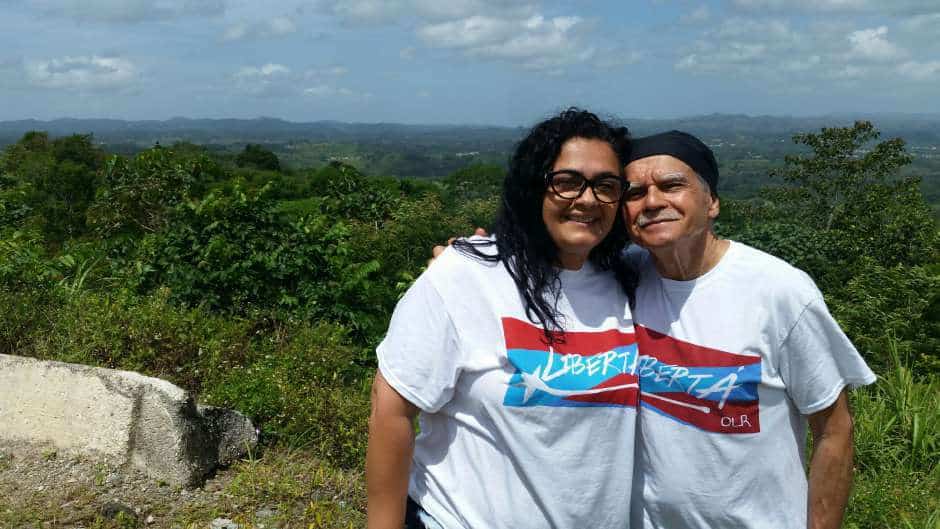 Оскар Лопес с дъщеря си Клариса в Пуерто Рико. Снимка: resumenlatinoamericano
