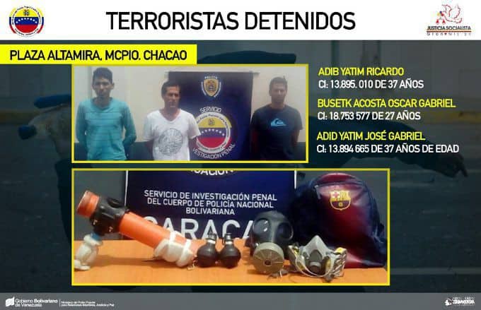 Тримата арестувани за стрелбата по "Карлота" и арсеналът им. Снимка: albaciudad