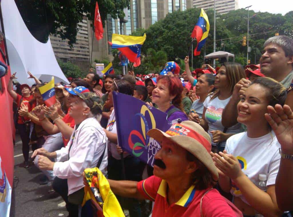 Участници в големия митинг на чавистите в Каракас. Снимка: Resumen Latinoamericano