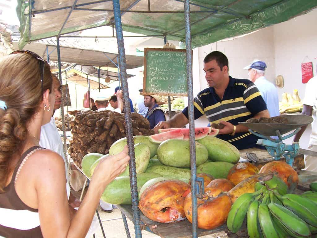 Благодарение на икономическите промени земеделските пазарие в Куба са отрупани със стока. Снимка: Къдринка Къдринова