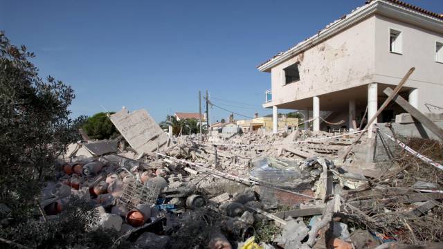 Разрушената от експлозията къща в Алканар. Снимка: EFE