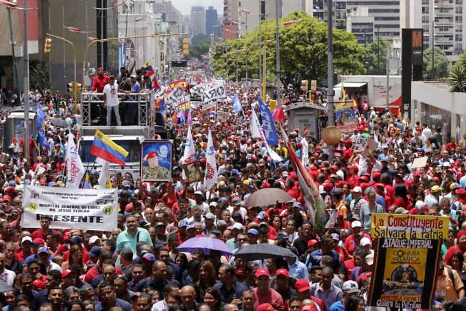 Центърът на Каракас се изпълни на 7 август от хора, подкрепящи Мадуро. Снимка: albaciudad